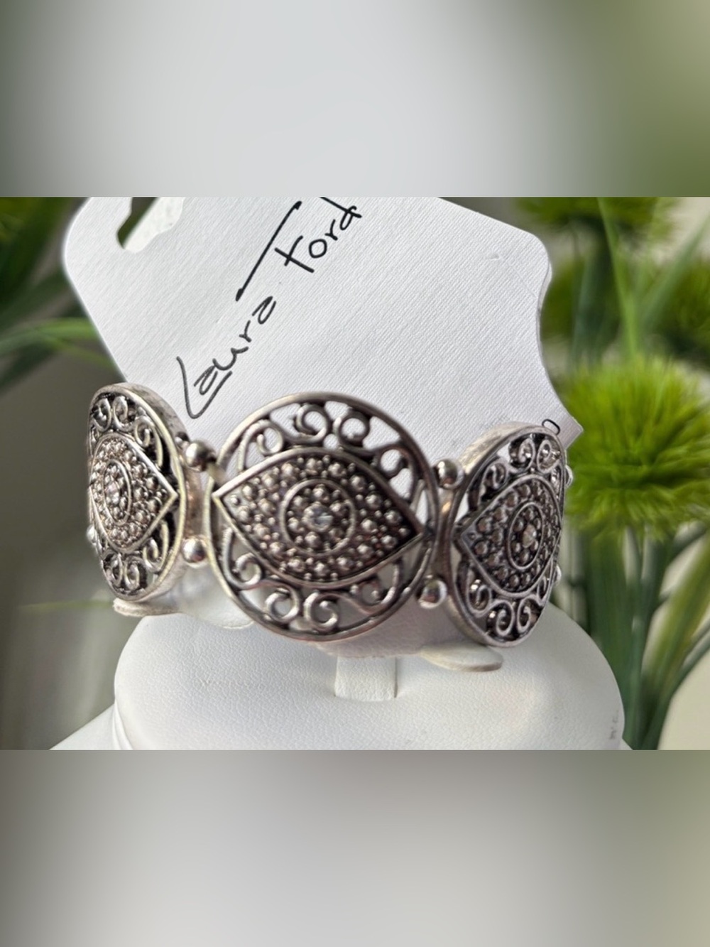 Laura Ford Filigree pattern,rounds are
adorned w/a sparkling rhinestone,stretch